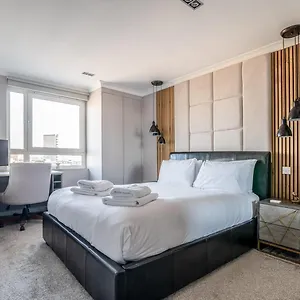  Apartment Canary Wharf Retreat With Free Secure Parking United Kingdom